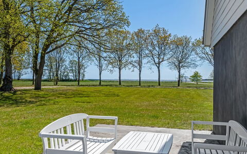 Ilsebeth - 400M from the Sea: Mobilia, Mobili Da Esterno, Prato, Sedia, Shade, Giardino, Latifoglie, Tavolo Esterno, Landscaping, Parco