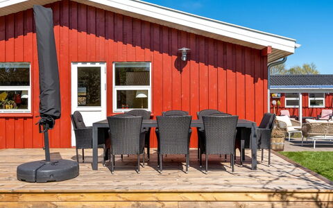 Ruse - from the Sea: Legna, Casa, Portico, Deck, Latifoglie, Tetto, Color Legno, Pavimento In Legno, Eco Hotel