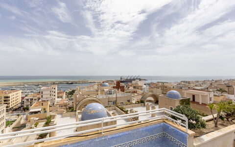 Infinite Viewpoint: Mare, Ricorrere, Piscina, Hotel, Balcone, Località Balneare, Resort Citta ', Villa, Spiaggia, Corrimano