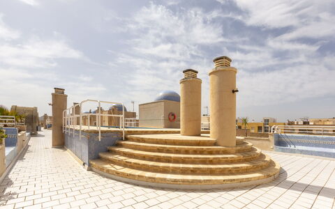 Infinite Viewpoint: Mare, Ricorrere, Piscina, Hotel, Balcone, Località Balneare, Resort Citta ', Villa, Spiaggia, Corrimano