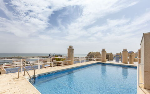 Infinite Viewpoint: Mare, Ricorrere, Piscina, Hotel, Balcone, Località Balneare, Resort Citta ', Villa, Spiaggia, Corrimano