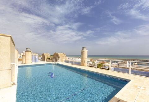 Infinite Viewpoint: Mare, Ricorrere, Piscina, Hotel, Balcone, Località Balneare, Resort Citta ', Villa, Spiaggia, Corrimano
