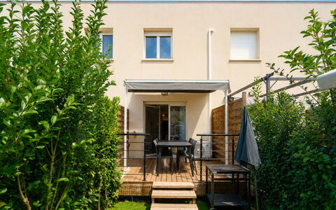 La Dune: Giardino, Shade, Backyard, Cortile, Mobili Da Esterno, Sedia, Landscaping, Portico, Cortile, Balcone