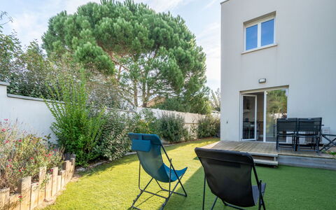 La Dune: Zona Residenziale, Casa, Giardino, Lotto, Prato, Cortile, Landscaping, Shade, Backyard, Mobili Da Esterno