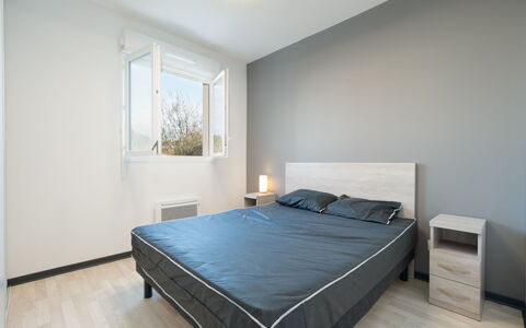 La Dune: Letto, Camera Da Letto, Mobilia, Interior Design, Bedding, Lenzuolo, Parete, Pavimentazione, Pavimento, Camera