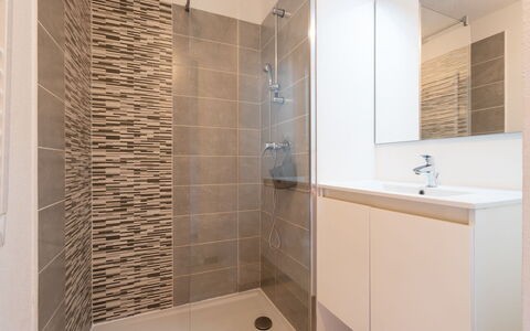 La Dune: Pavimentazione, Bagno, Pavimento, Idraulico Fixture, Interior Design, Piastrella, Idraulico, Mobiletto Del Bagno, Materiale Composito, Specchio