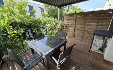 La Dune: Mobilia, Mobili Da Esterno, Sedia, Tavolo, Tavolo Esterno, Pavimento, Deck, Balcone, Shade, Terrazza