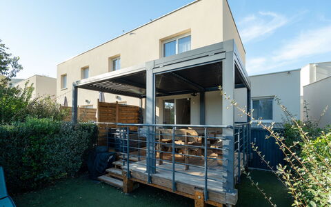 La Dune: Mobilia, Shade, Balcone, Mobili Da Esterno, Portico, Struttura Esterna, Pergola, Deck, Sedia, Terrazza