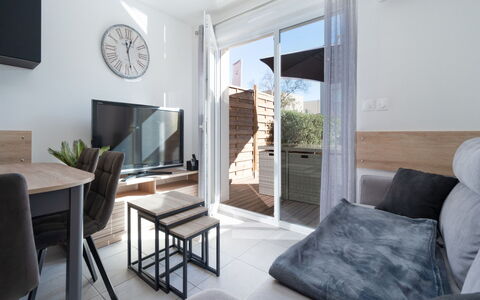 La Dune: Mobilia, Legna, Interior Design, Pavimentazione, Pavimento, Casa, Appartamento, Soffitto, Sedia, Soggiorno