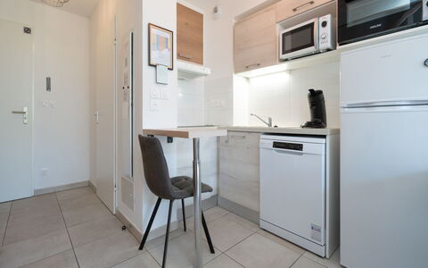 La Dune: Interior Design, Mobilia, Pavimentazione, Controsoffitto, Pavimento, Apparecchio Major, Camera, Cabinetry, Cucina, Casa