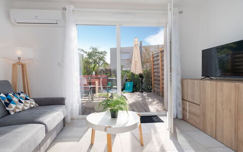 La Dune: Mobilia, Pavimentazione, Legna, Pavimento, Interior Design, Casa, Appartamento, Soggiorno, Sedia, Divano