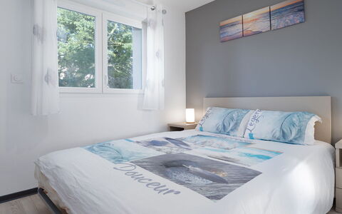 La Dune: Letto, Mobilia, Camera Da Letto, Interior Design, Bedding, Lenzuolo, Biancheria, Pavimento, Camera, Casa