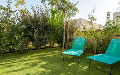 La Dune: Verde, Erba, Mobili Da Esterno, Mobilia, Giardino, Arbusto, Lotto, Prato, Groundcover, Backyard