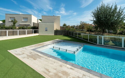 La Dune: Piscina, Giardino, Materiale Composito, Shade, Landscaping, Ricorrere, Backyard, Erba Sintetica, Eco Hotel, Piastrella