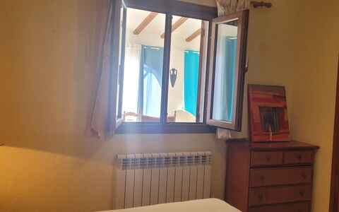 Casa Pleno Sol: Legna, Interior Design, Camera Da Letto, Letto, Pavimento, Camera, Lenzuolo, Bedding, Biancheria, Color Legno