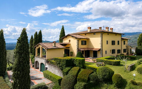 Villa Alessia Luxury: Giardino, Estate, Landscaping, Hedge, Villa, Dimora, Cortile, Hacienda, Eco Hotel