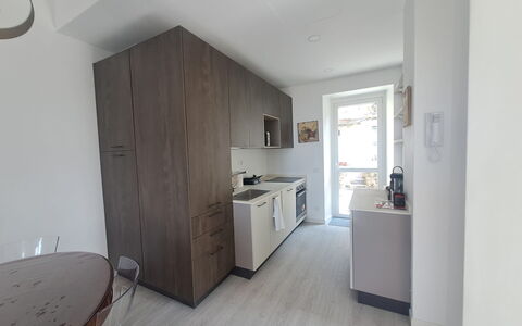 Central Design Flat With Parking, Bogliasco: Legna, Pavimentazione, Pavimento, Controsoffitto, Interior Design, Appartamento, Mobilia, Cabinetry, Cucina, Camera