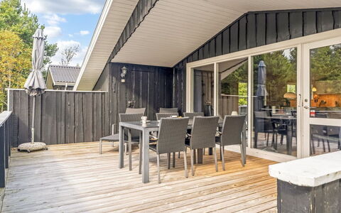 Onni - 2.3Km from the Sea: Legna, Casa, Portico, Deck, Latifoglie, Tetto, Color Legno, Pavimento In Legno, Eco Hotel