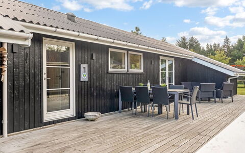 Onni - 2.3Km from the Sea: Legna, Casa, Portico, Deck, Latifoglie, Tetto, Color Legno, Pavimento In Legno, Eco Hotel