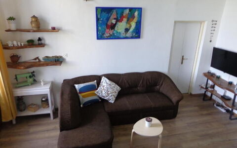 Appartamento Central Sea View Opatija: Mobilia, Interior Design, Divano, Pavimentazione, Pavimento, Legna, Soggiorno, Camera, Pavimento In Legno, Illuminazione