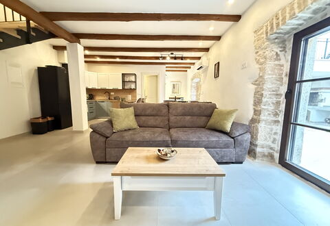 Casa Rossa Ac, Wifi, Prodol - Croazia: Mobilia, Interior Design, Pavimentazione, Divano, Pavimento, Legna, Camera, Tavolo, Soggiorno, Soffitto