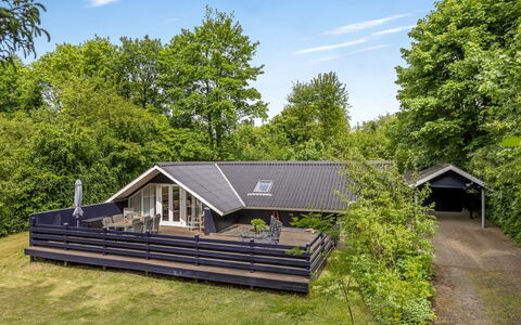 Mila - 30Km from the Sea: Tetto, Casa, Casa, Villetta, Porta, Raccordo, Deck, Portico, Plank, Latifoglie