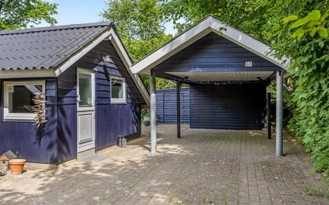 Mila - 30Km from the Sea: Tetto, Casa, Casa, Villetta, Porta, Raccordo, Deck, Portico, Plank, Latifoglie