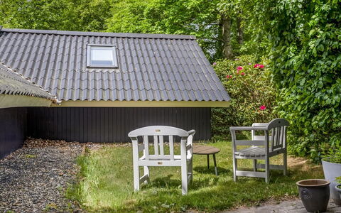 Mila - 30Km from the Sea: Tetto, Casa, Casa, Villetta, Porta, Raccordo, Deck, Portico, Plank, Latifoglie