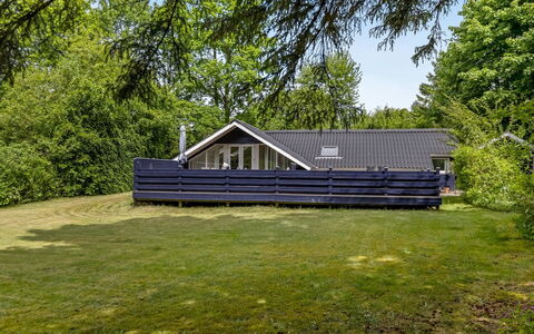 Mila - 30Km from the Sea: Tetto, Casa, Casa, Villetta, Porta, Raccordo, Deck, Portico, Plank, Latifoglie