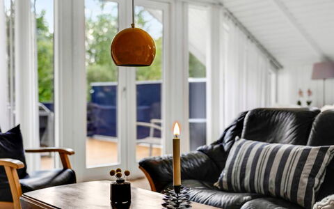 Mila - 30Km from the Sea: Mobilia, Legna, Interior Design, Illuminazione, Casa, Pavimentazione, Lampada, Soggiorno, Camera, Soffitto