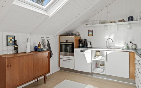 Mila - 30Km from the Sea: Pavimentazione, Cucina, Apparecchio Major, Legna, Interior Design, Elettrodomestico Da Cucina, Mobilia, Cabinetry, Pavimento, Controsoffitto