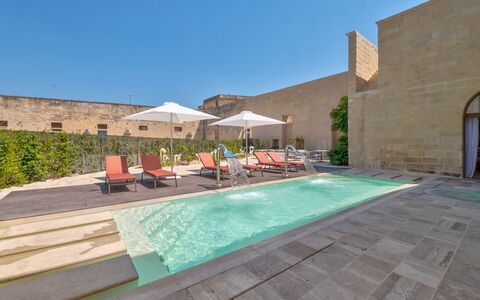 Palazzo Corte Dei Granai: Piscina, Cortile, Hacienda, Hotel, Pianta Della Casa, Vaso Di Fiori, Giochi D'Acqua, Villa