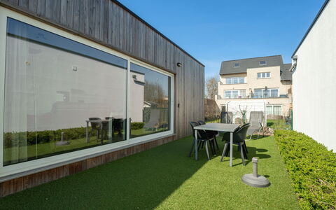 Bredene 484: Casa, Giardino, Prato, Cortile, Landscaping, Backyard, Erba Sintetica, Illuminazione Diurna, Cortile, Canidae
