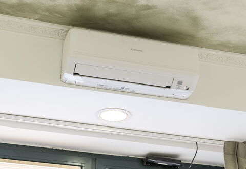 La Rondine Apartment: Elettrodomestico, Dispositivo Elettronico, Soggiorno, Piccolo Apparecchio, Pianta Della Casa, Lampada