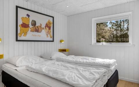 Sunna - 1.2Km from the Sea: Camera Da Letto, Bedding, Congelamento, Lenzuolo, Telaio Del Letto, Letto, Neve, Inverno, Plank
