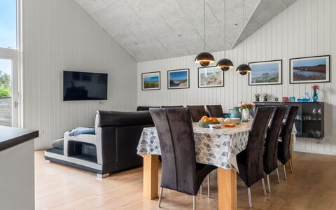 Sunna - 1.2Km from the Sea: Legna, Interior Design, Pavimentazione, Soffitto, Divano, Mobilia, Pavimento, Soggiorno, Camera