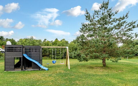 Frederikke - 990M from the Sea: Blu, Arbusto, Villetta, Groundcover, Giardino, Estate, Shade, Landscaping, Agriturismo, Eco Hotel