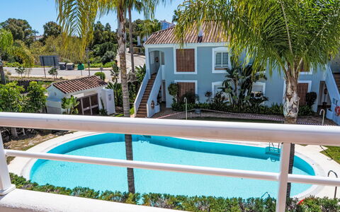 Estepona 657: Zona Residenziale, Arbusto, Casa, Giardino, Casa, Lotto, Tetto, Shade, Prato