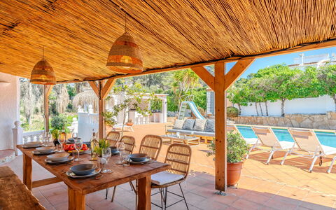 Sierra Pinos Plus: Zona Residenziale, Arbusto, Casa, Giardino, Casa, Lotto, Tetto, Shade, Prato