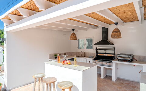 Sierra Pinos Plus: Zona Residenziale, Arbusto, Casa, Giardino, Casa, Lotto, Tetto, Shade, Prato