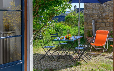 Le Verger: Zona Residenziale, Arbusto, Casa, Giardino, Casa, Lotto, Tetto, Shade, Prato