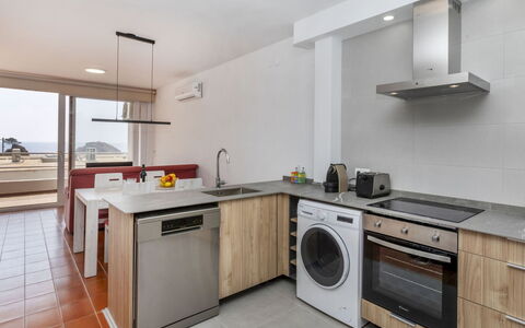 Airmenuda: Cucina, Apparecchio Major, Elettrodomestico Da Cucina, Legna, Controsoffitto, Pavimentazione, Cabinetry, Mobilia, Pavimento, Interior Design
