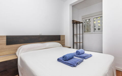 Airmenuda: Letto, Camera Da Letto, Legna, Interior Design, Lenzuolo, Pavimento, Bedding, Pavimentazione, Mobilia, Camera