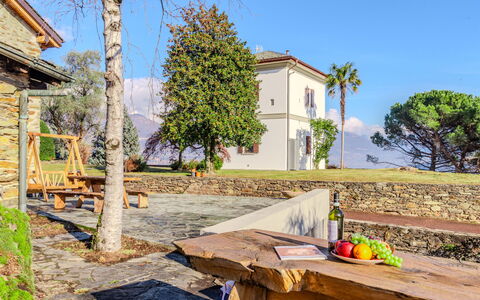 Casa di Sasso: Mobilia, Interior Design, Pavimentazione, Legna, Soffitto, Pavimento, Sedia, Tavolo, Appartamento, Illuminazione