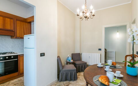 Decò: Mobilia, Interior Design, Pavimentazione, Legna, Soffitto, Pavimento, Sedia, Tavolo, Appartamento, Illuminazione