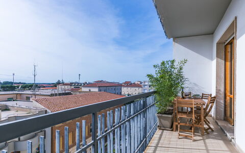 Decò: Mobilia, Interior Design, Pavimentazione, Legna, Soffitto, Pavimento, Sedia, Tavolo, Appartamento, Illuminazione
