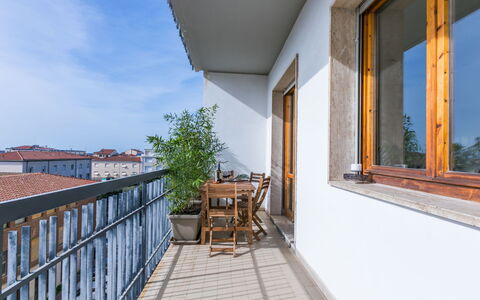 Decò: Mobilia, Interior Design, Pavimentazione, Legna, Soffitto, Pavimento, Sedia, Tavolo, Appartamento, Illuminazione