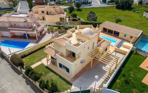 Mar: Mobilia, Interior Design, Pavimentazione, Legna, Soffitto, Pavimento, Sedia, Tavolo, Appartamento, Illuminazione