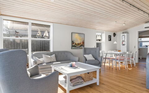 Answald - 10M from the Sea: Estate, Shade, Driveway, Agriturismo
