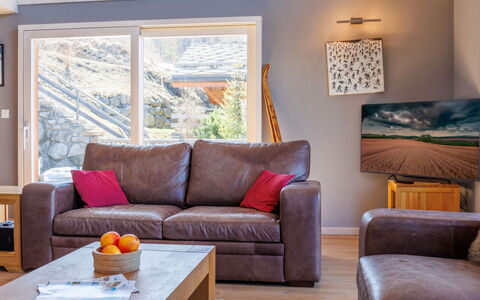 Chalet Roose: Mobilia, Interior Design, Divano, Pavimentazione, Legna, Soggiorno, Camera, Pavimento, Casa, Illuminazione
